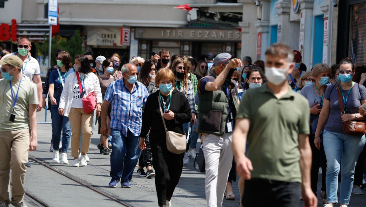 Taksim ve Eminönü'nde turist yoğunluğu