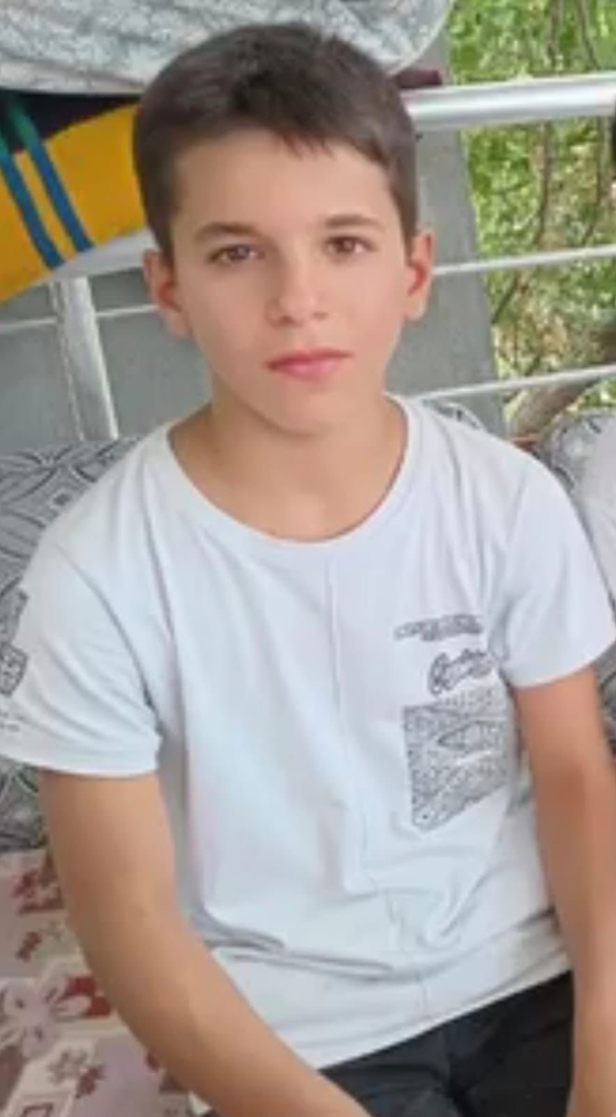 Sağlık ekiplerinin yaptığı kontrolde 13 yaşındaki Mehmet A.’nın hayatını kaybettiği belirlendi. Küçük çocuğun cenazesi otopsi için morga kaldırılırken, jandarma kaza ile ilgili soruşturma başlattı.