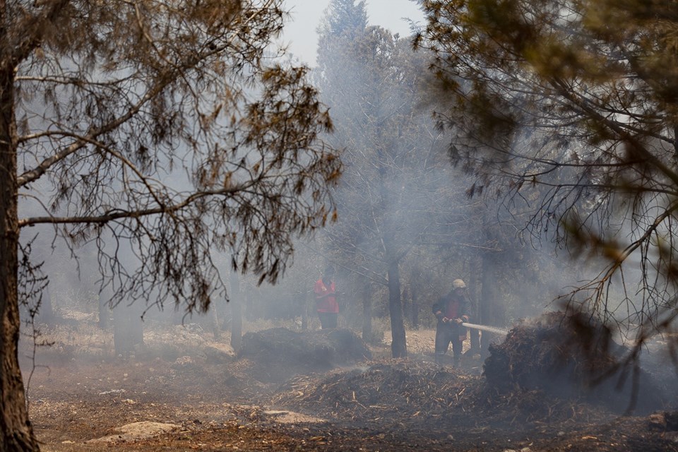 Mersin'deki orman yangını, 4'üncü gününde kontrol altında - 1