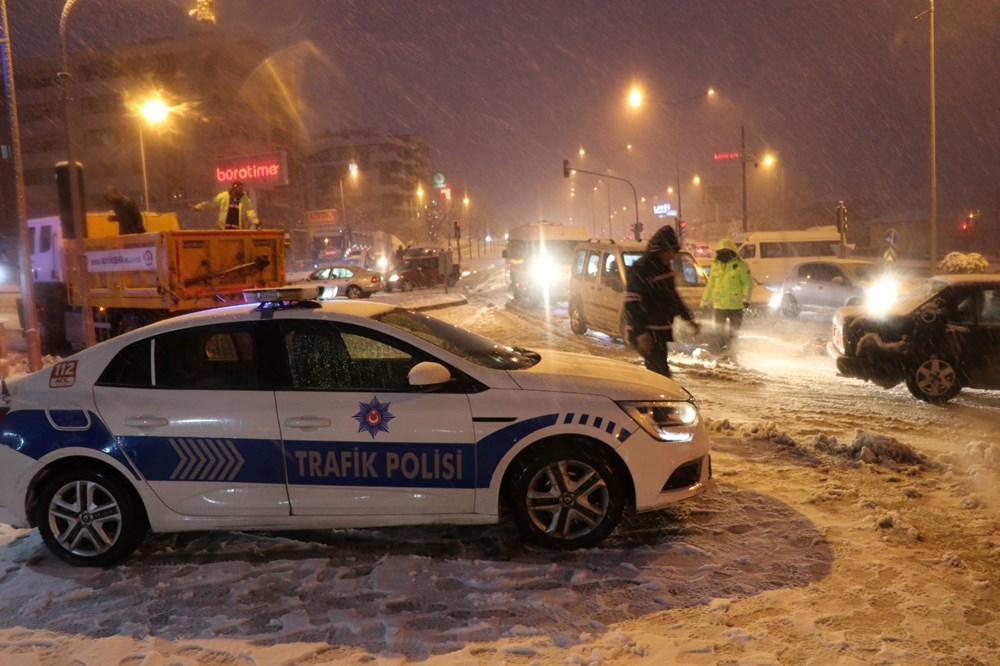 Türkiye buz kesti: Fırtına ve karla mücadelede son durum - 26