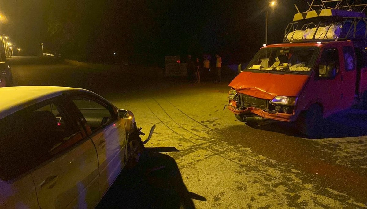 Manavgat’ta kamyonetle otomobil çarpıştı: