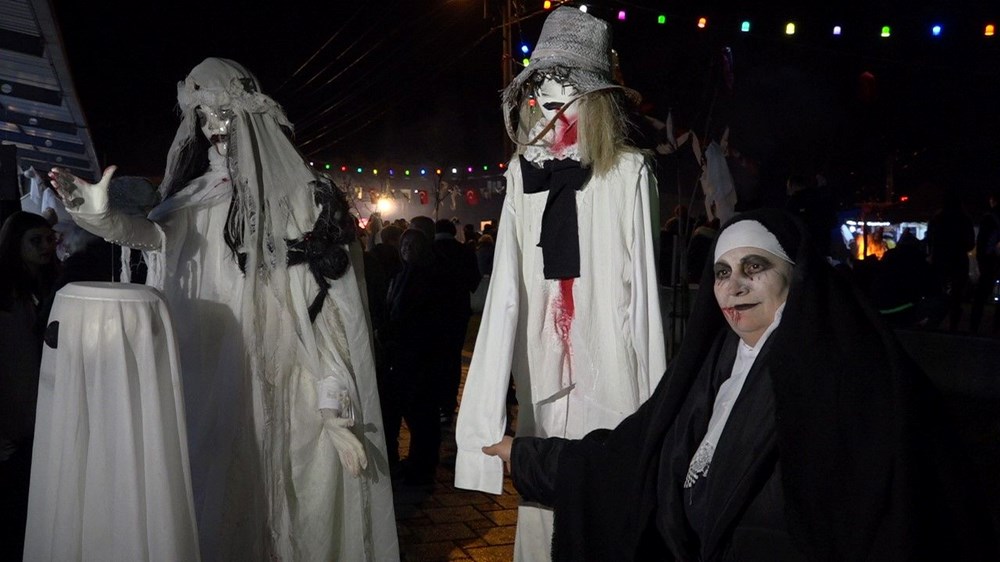 Kırklareli'nde Koleda gecesi: Korkunç kıyafetler giyip vatandaşları korkuttular - 15