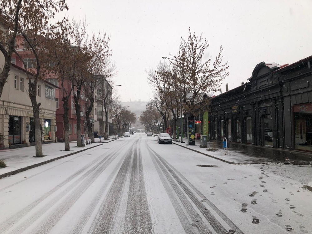Kars merkeze mevsimin ilk karı düştü - 1