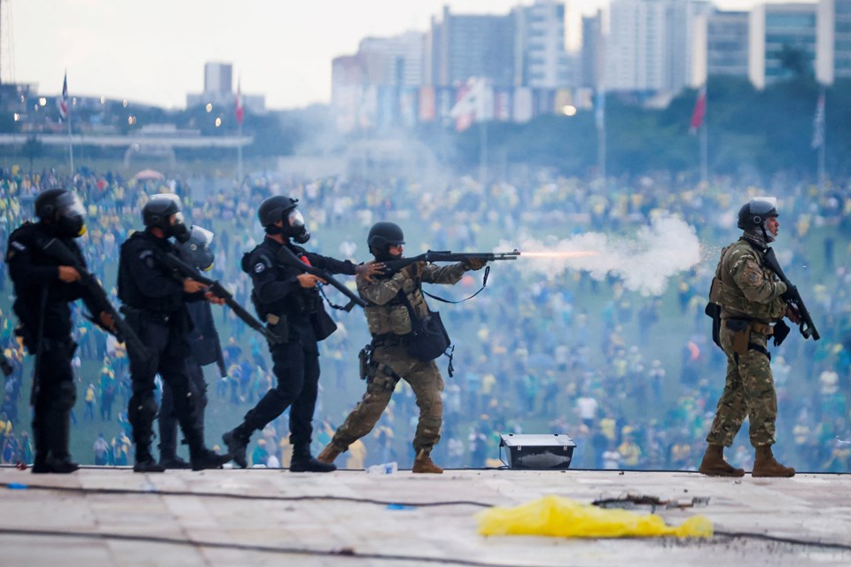 Brezilya'da Bolsonaro destekçilerinden Kongre baskını - 2