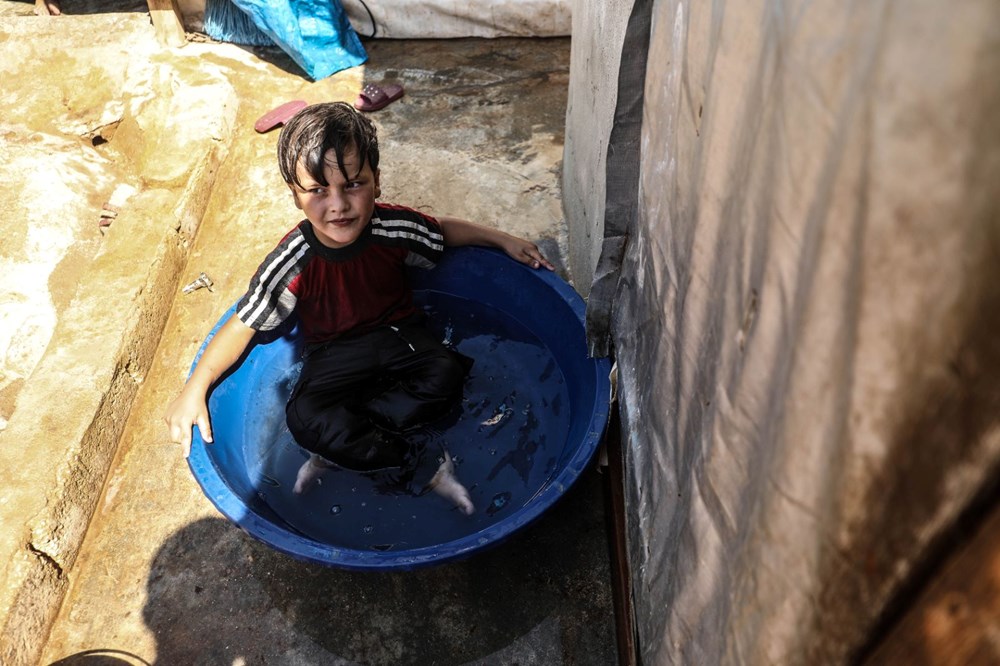 İdlib'deki kamplarda termometreler 50 dereceyi gösterdi: Hayatımızın en zor günlerinden - 13