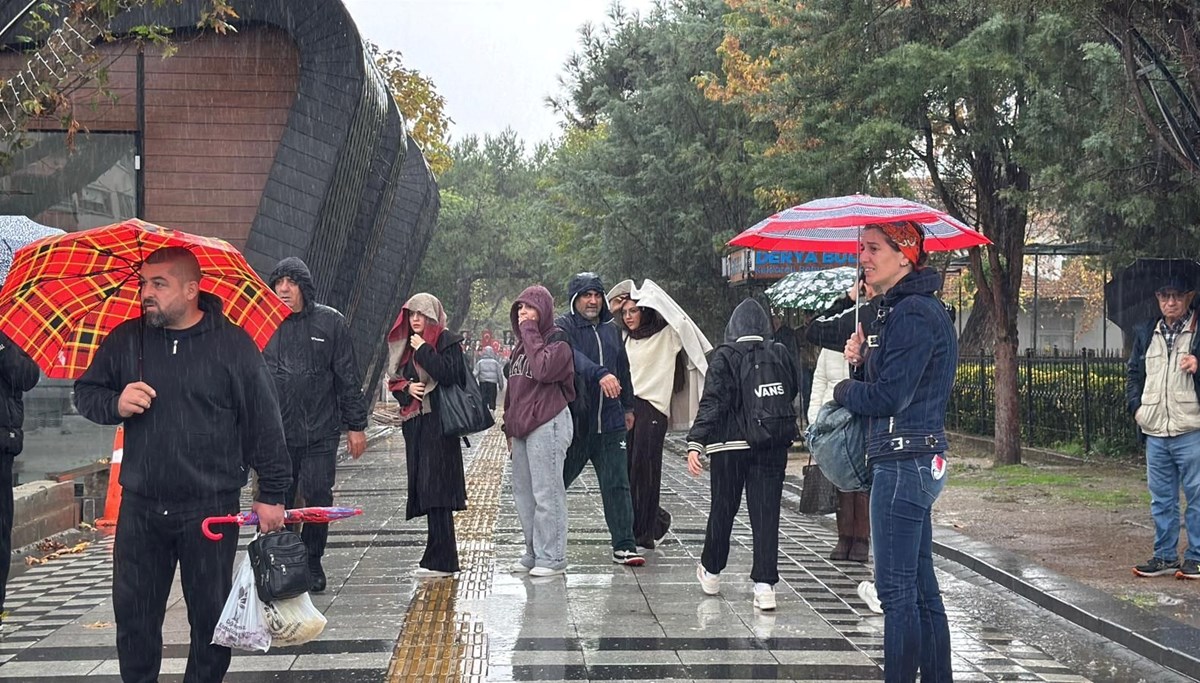 Kırklareli'nde sağanak ve rüzgar