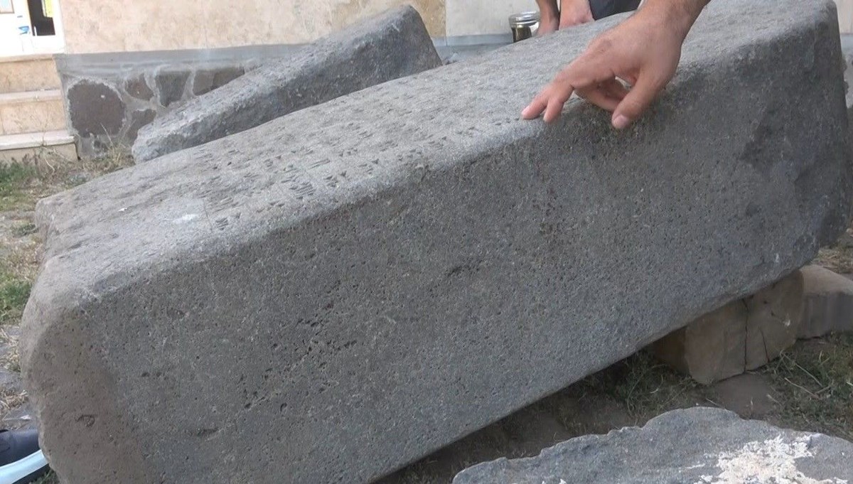 Malazgirt’te Urartu dönemine ait yazıtlar keşfedildi