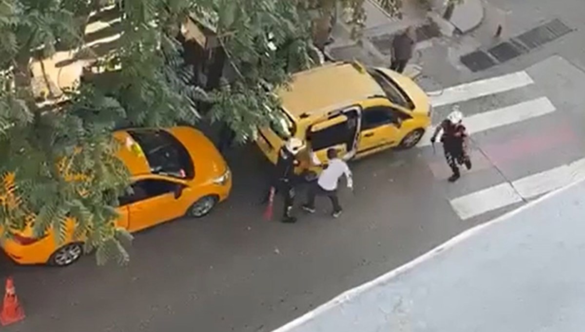 Cezaevi hükümlüsü gözaltına alınmamak için iki polisi yaraladı Cezaevi hükümlüsü gözaltına alınmamak için iki polisi yaraladı