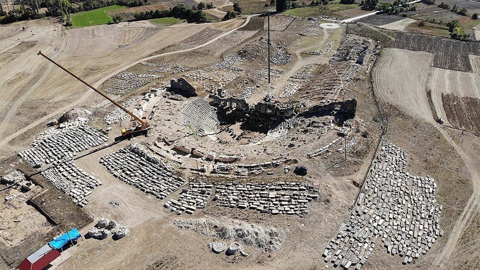 Aizanoi Antik Kenti'nin tiyatrosunda dikkat çeken ayrıntı - 2