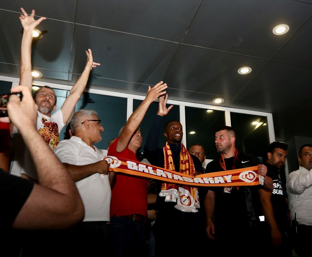 Galatasaray'ın transfer görüşmelerine başladığı Wilfried Zaha, İstanbul'a geldi - 6