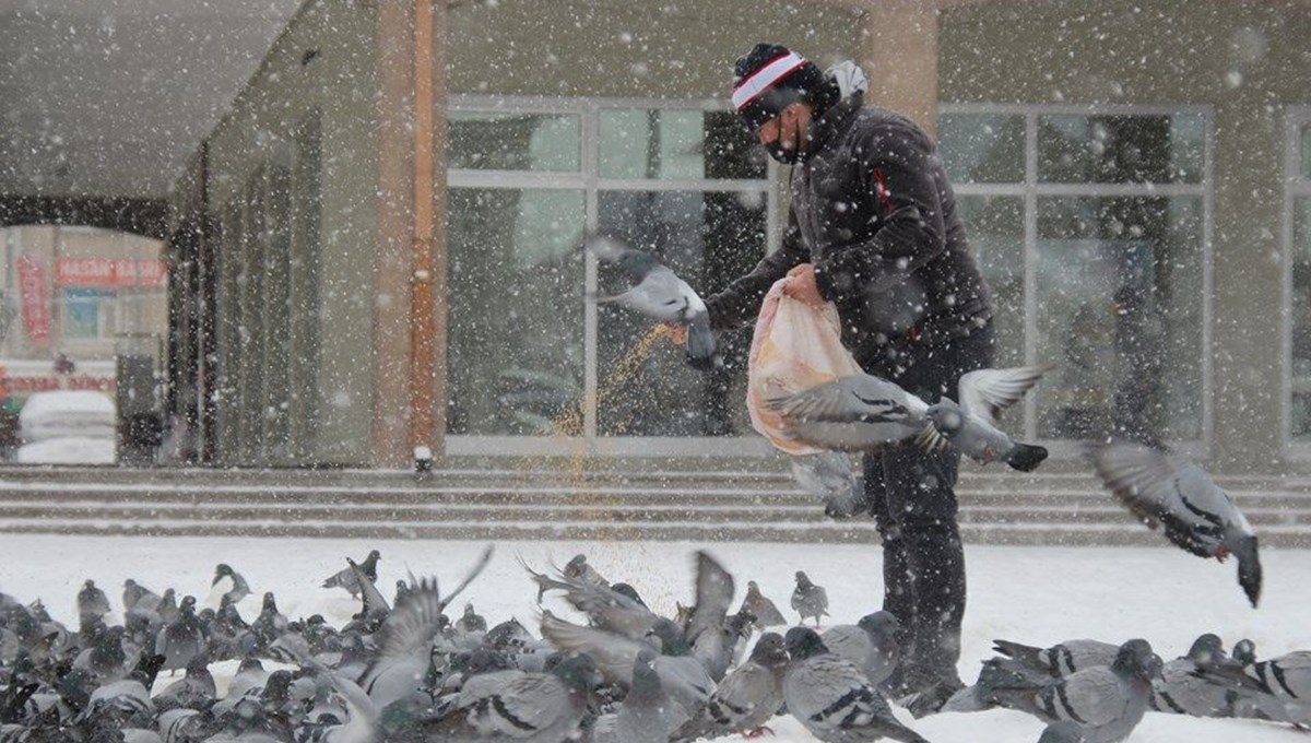 Konya'da kar yağışı ulaşımı olumsuz etkiliyor