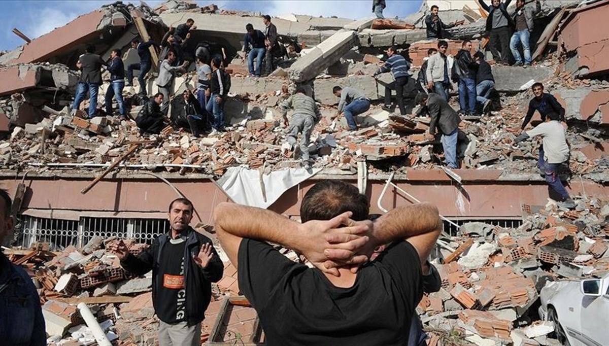 Van depreminin üzerinden 12 yıl geçti Van depreminin üzerinden 12 yıl geçti