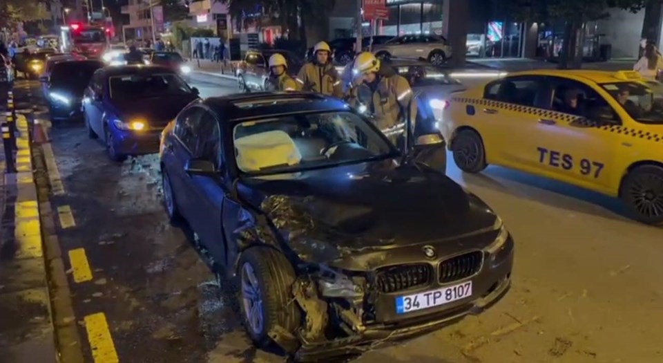Kadıköy'de alkollü sürücü ortalığı savaş alanına çevirdi: 1 yaralı - 2