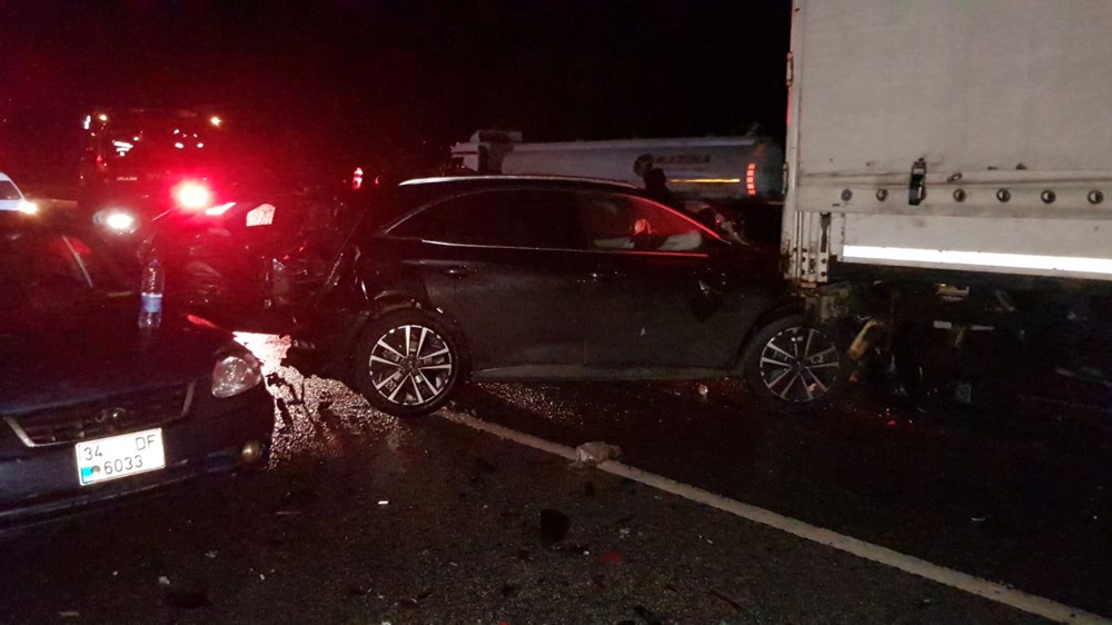 TEM'de onlarca araç birbirine girdi: İstanbul istikameti trafiğe kapandı - 5