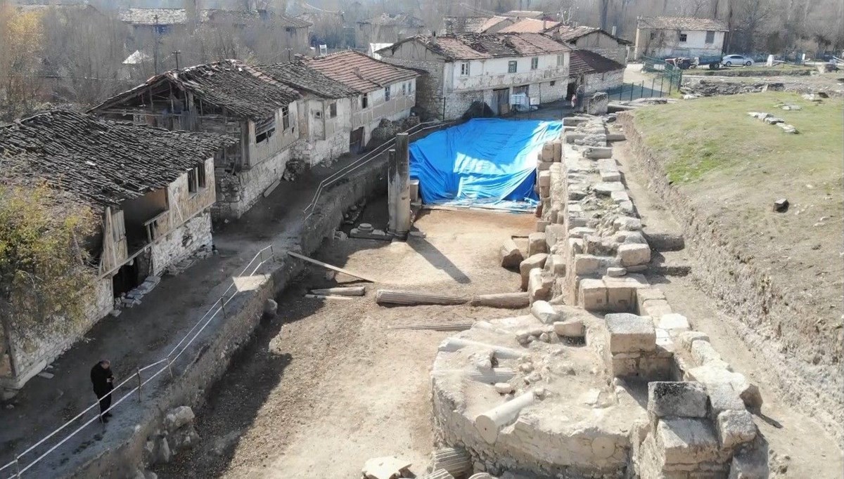 Kütahya'da Türbe sanılan yer arkeolojik kazıda boş çıktı
