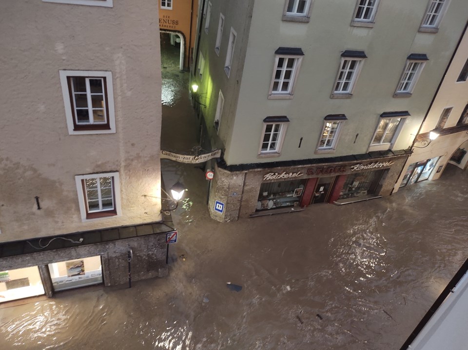 Avusturya’da sel felaketi: Kasaba sular altında kaldı - 1