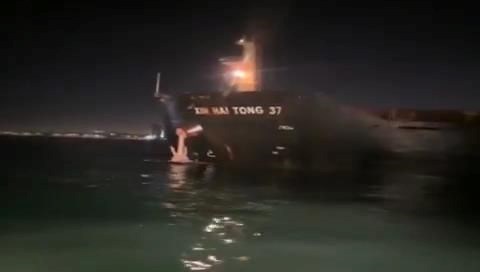 Mozambik'e giden gemi İstanbul'da karaya oturdu