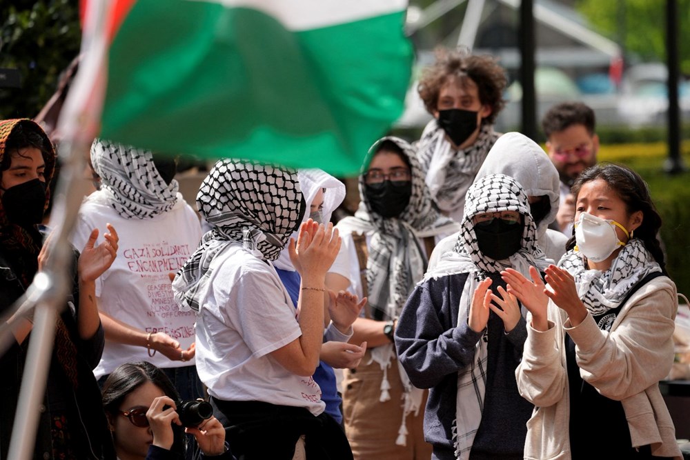 ABD öğrenci protestoları: Üniversitesi binasını işgal eden öğrencilere polis müdahalesi - 9