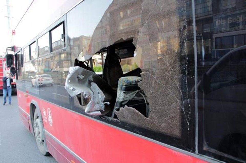 Beşiktaş'ta çift katlı İETT otobüsü kaza yaptı: 1 ölü - 1