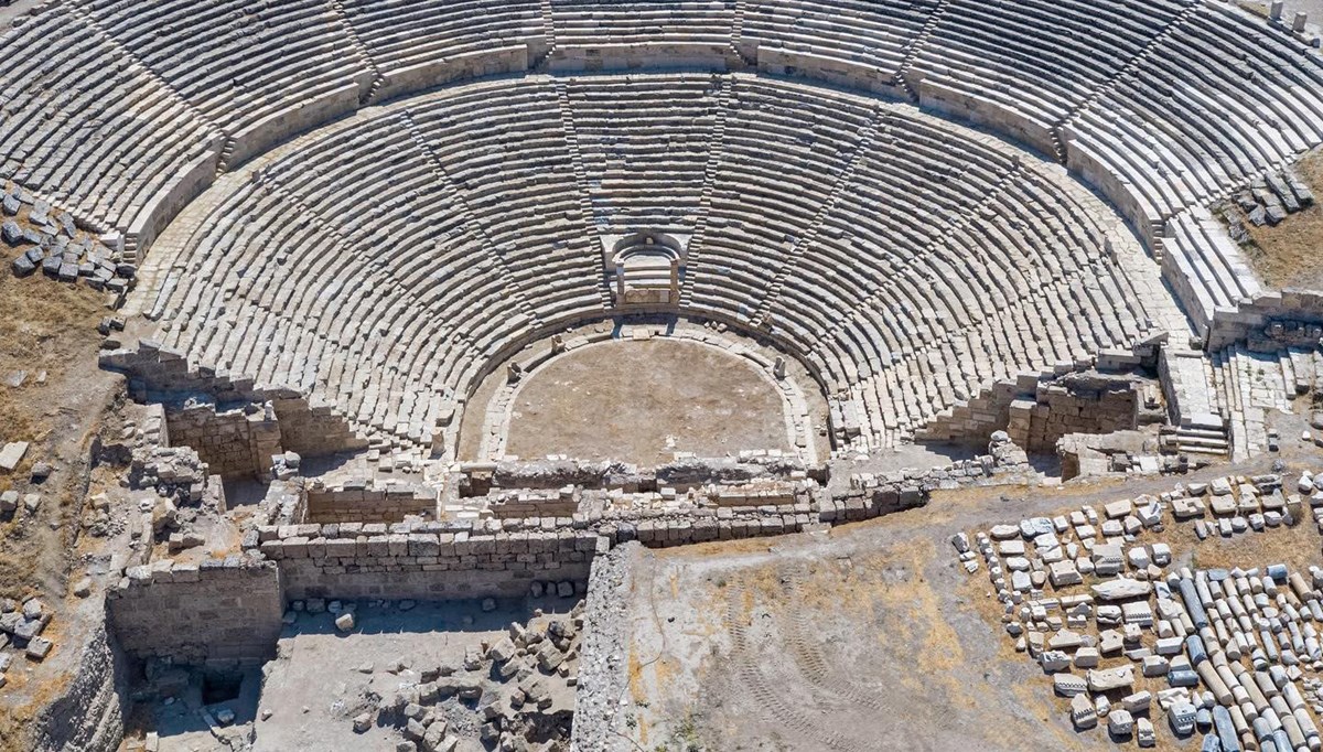 Laodikya Antik Kenti'ndeki 2 bin 200 yıllık antik tiyatronun restorasyonu tamamlandı