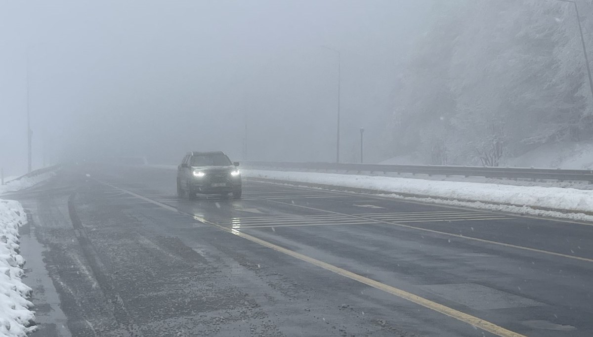 Bolu Dağı'nda kar ve sis: Görüş mesafesi düştü