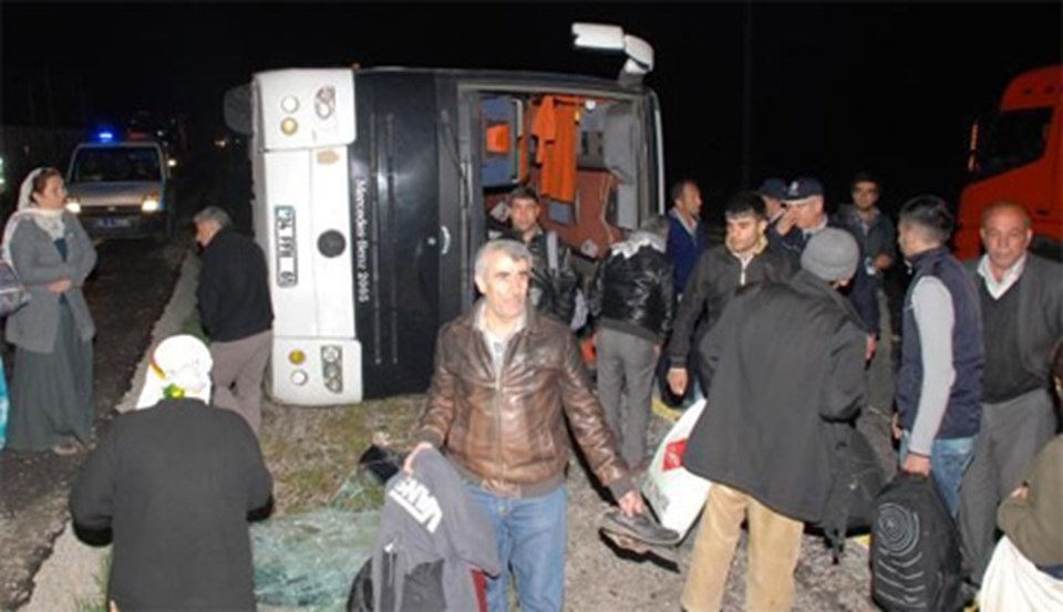 BDP otobüsü kaza yaptı: 34 yaralı - 1
