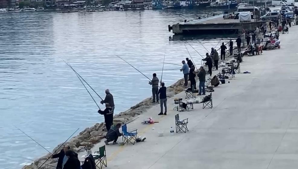 Haberi alan oltasını kapıp limana koştu
