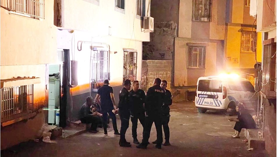 Anne ve 3 yaşındaki kızı kapısı kilitli evde can verdi