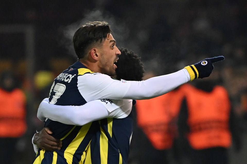 Fenerbahçe'de İrfan Can Kahveci ile taraftar arasında gerginlik - 1