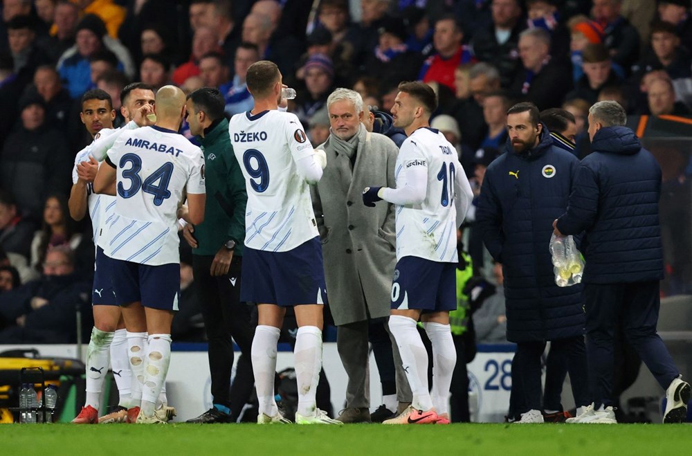 Jose Mourinho'dan olay açıklamalar: Umarım UEFA beni cezalandırmıyordur | VAR'dakiler rahat uyuyacaklardır - 6