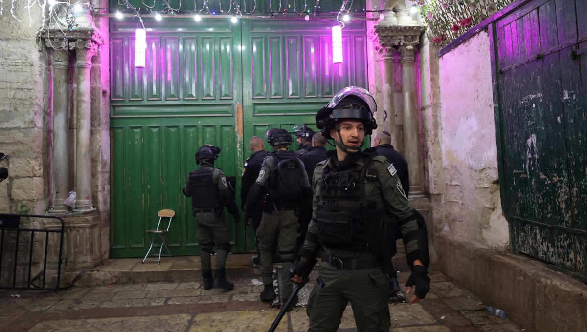 İsrail polisinden Mescid-i Aksa'ya baskın İsrail polisinden Mescid-i Aksa'ya baskın
