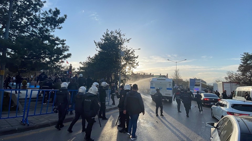 Ekrem İmamoğlu'na Erzurum mitinginde taşlı saldırı - 6