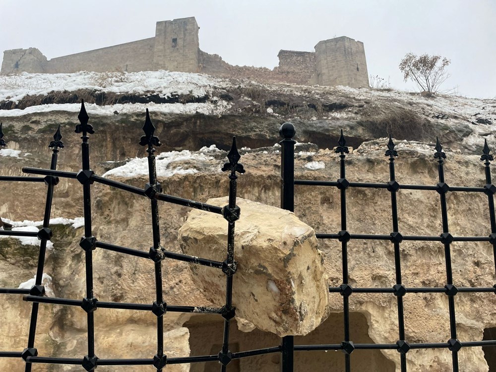 Depremde tarihi Gaziantep Kalesi de hasar gördü - 7