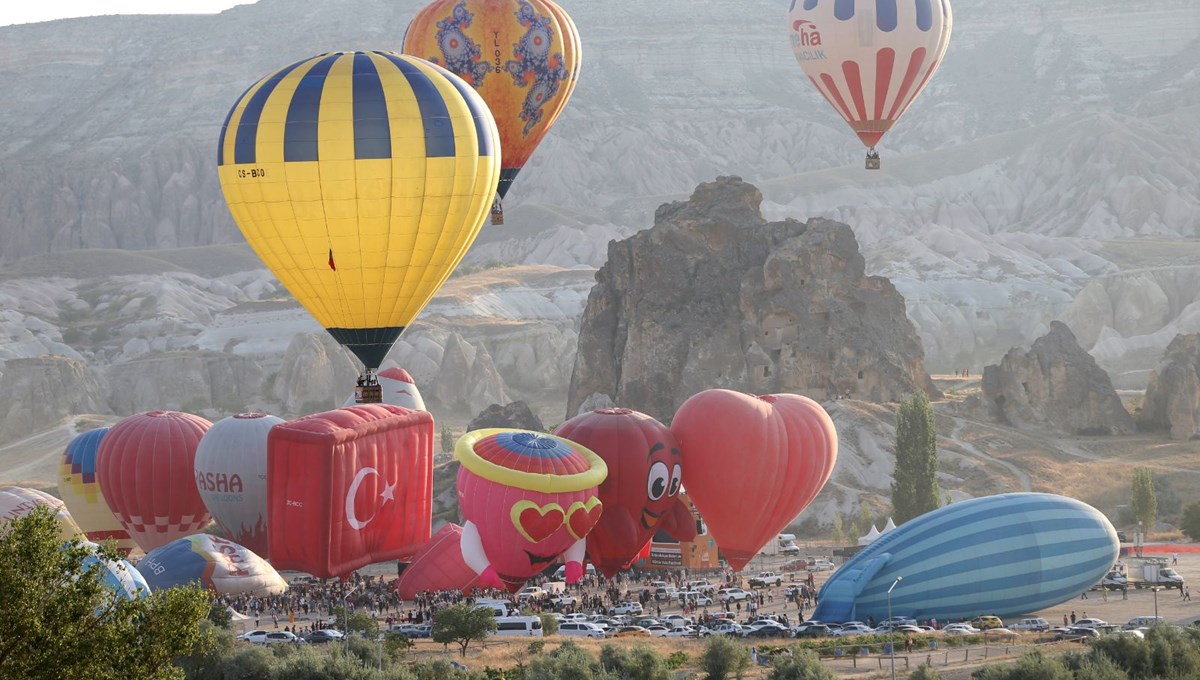 Kapadokya semalarında figürlü balonlar