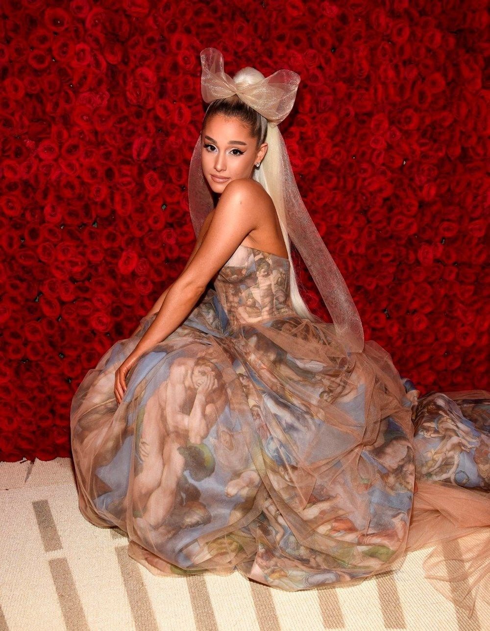 Ariana Grande 'Tanrı Kadındır' adında parfüm çıkardı - 1