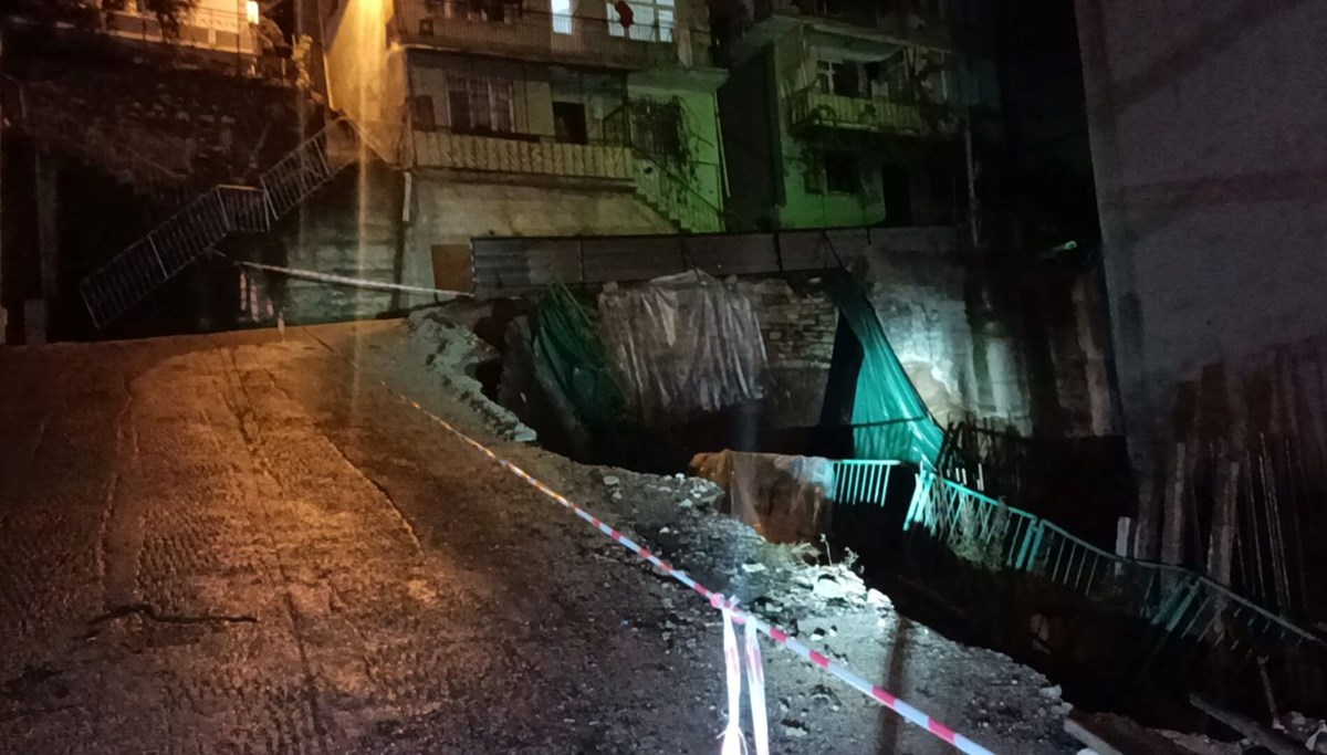 Kocaeli'de toprak kayması sonucu istinat duvarı yıkıldı Kocaeli'de toprak kayması sonucu istinat duvarı yıkıldı
