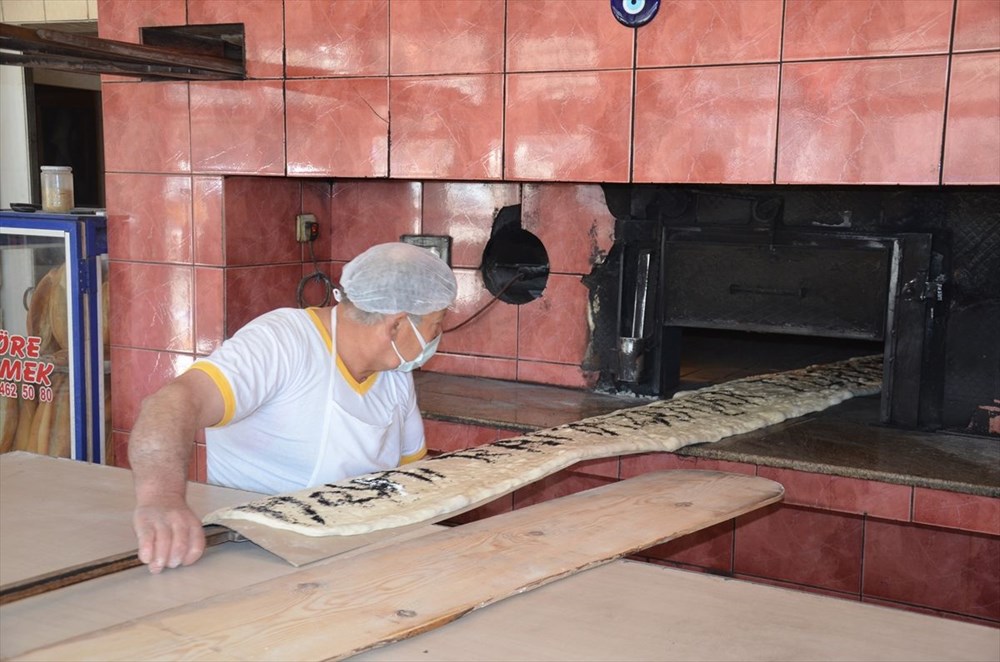 Manisa'da 4 metre uzunluğunda pide üretildi - 1