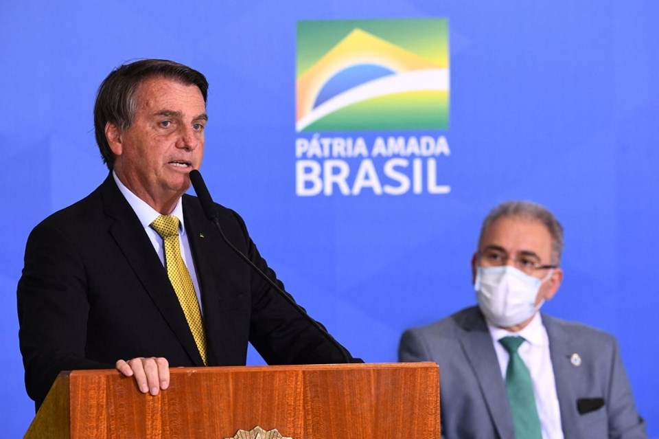 Brezilya Devlet Başkanı Jair Bolsonaro (solda) ve Sağlık Bakanı Marcelo Queiroga