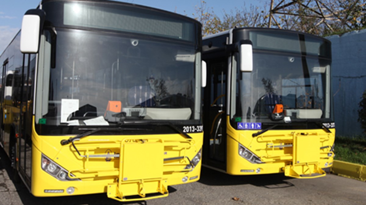 iett otobusleri bisiklet yolcularina