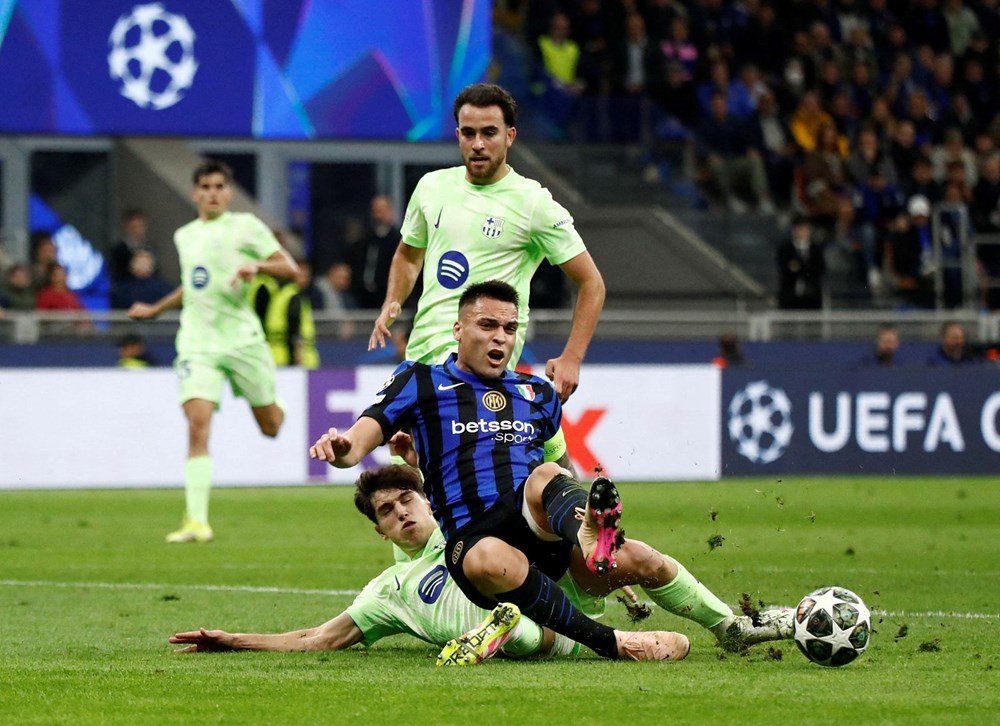 Şampiyonlar Ligi'nde destansı gece: Hakan Çalhanoğlu parladı, Inter - Barcelona maçı yıllarca konuşulacak bir sona sahne oldu - 2