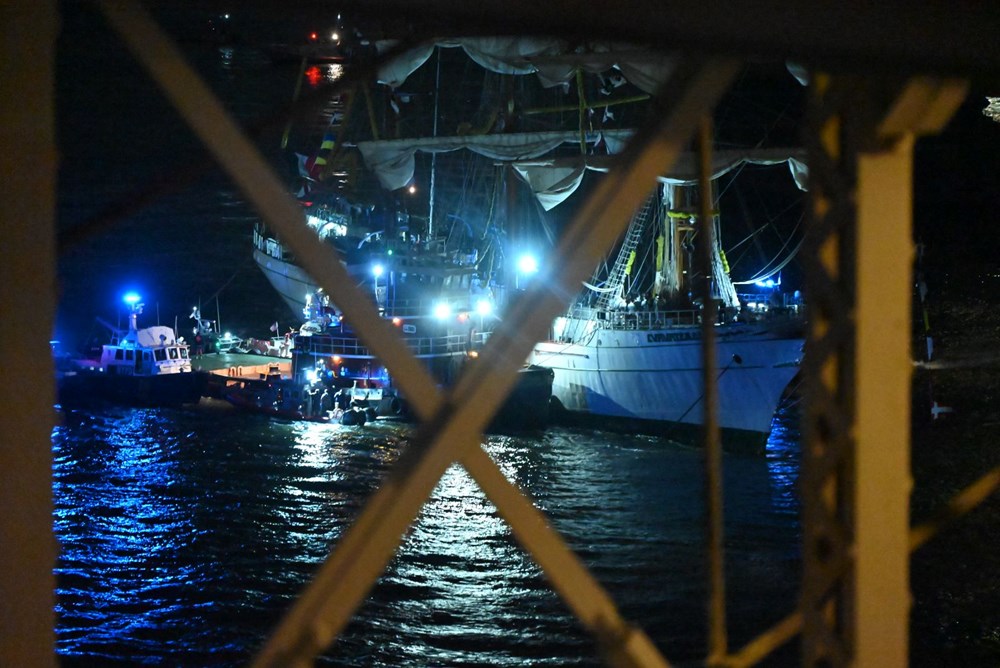 Meksika donanmasına ait eğitim gemisi Brooklyn Köprüsü'ne çarptı: 2 ölü, 20 yaralı - 3