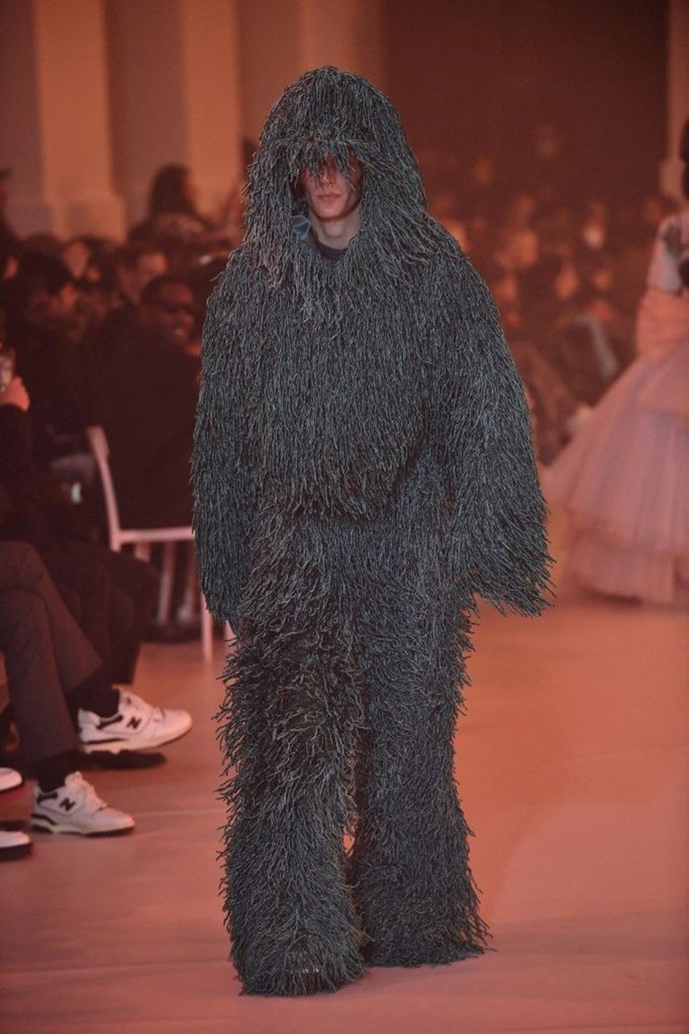 Genç yaşta kansere yenik düşen dahi tasarımcı Virgil Abloh anısına defilede yıldızlar geçidi - 14