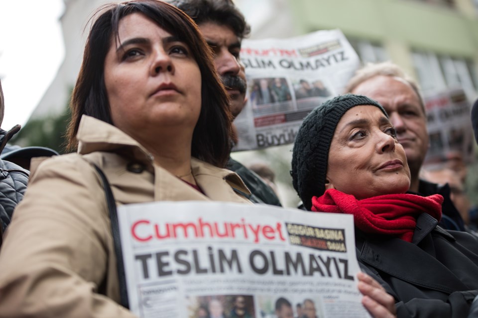 Cumhuriyet  Gazetesi İcra Kurulu Başkanı Akın Atalay hakkında yakalama kararı - 1