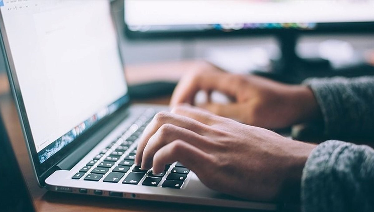 Kamu ve özel sektörde çalışma saatleri düşecek mi? AK Parti'den açıklama