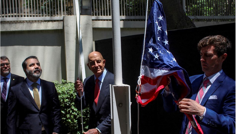 Amerikan bayrağı yeniden Şam’da: Trump'tan Suriye'ye zeytin dalı