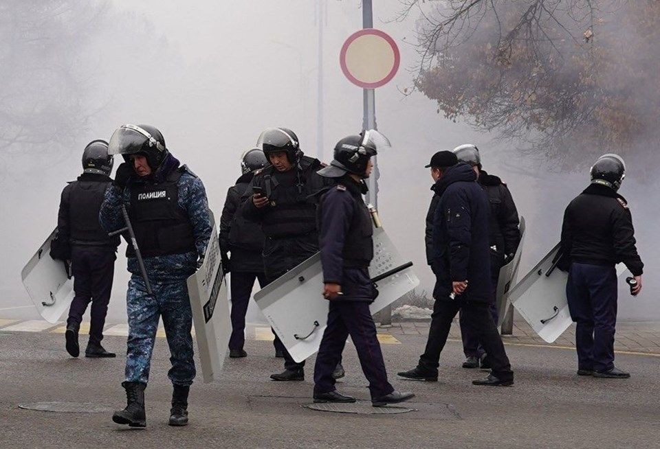Kazakistan'daki protestolarda hayatını kaybeden güvenlik gücü sayısı 18'e çıktı - 1