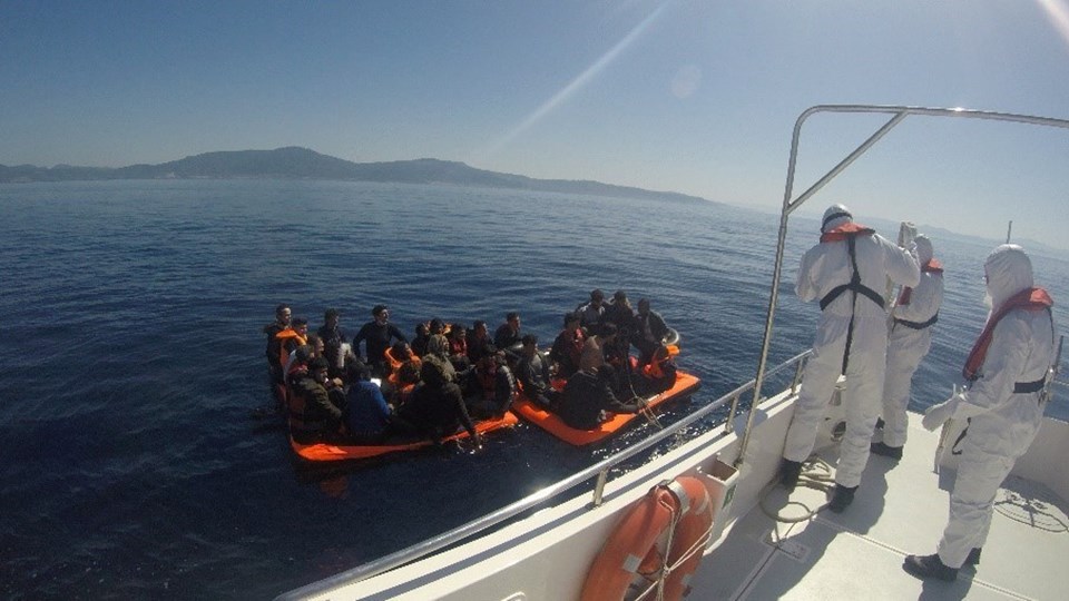 Yunan Sahil Güvenlik güçlerinin ölüme terk ettiği 30 sığınmacı kurtarıldı - 1