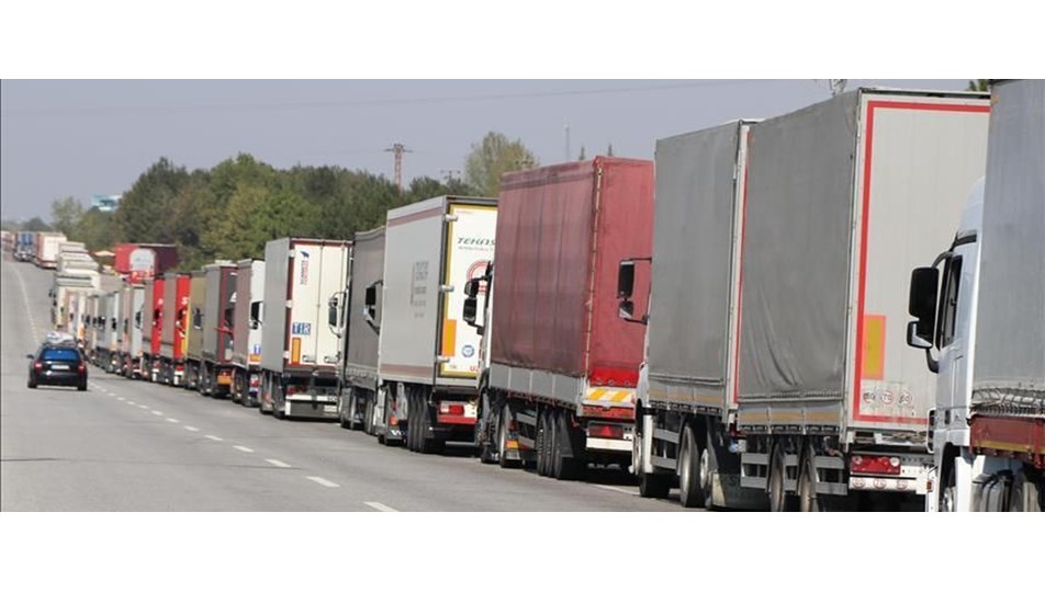 Tatvan'da ağır vasıtaların zincirsiz yola çıkması yasaklandı