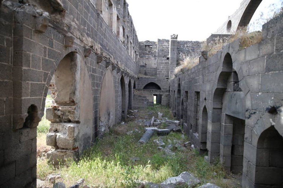 500 yıllık Surp Sarkis Ermeni Kilisesi'nin restorasyonu başlıyor - 1