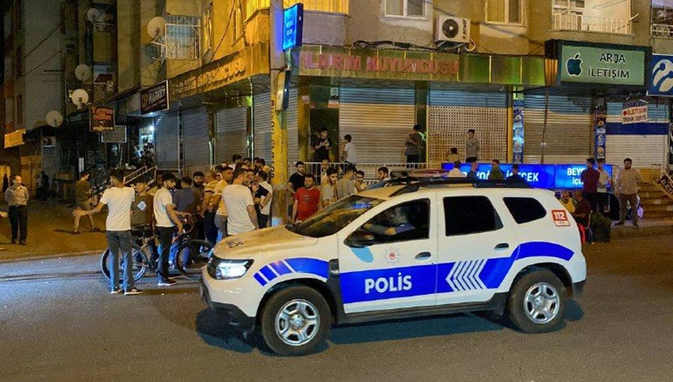 Diyarbakır'da 'kuyumcu vurgunu' iddiası: Müşteriler iş yeri önünde toplandı